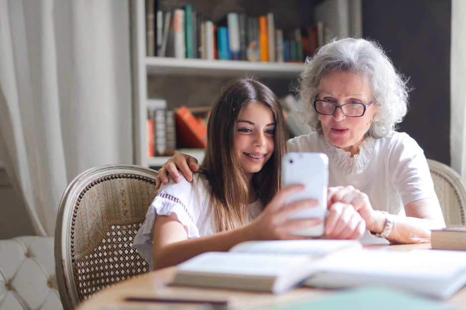 Jak Małopolanie powyżej 55 roku życia radzą sobie w internecie?